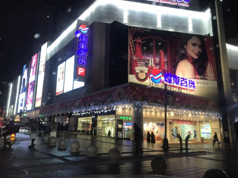 商場(chǎng)戶外大型燈箱類(lèi)